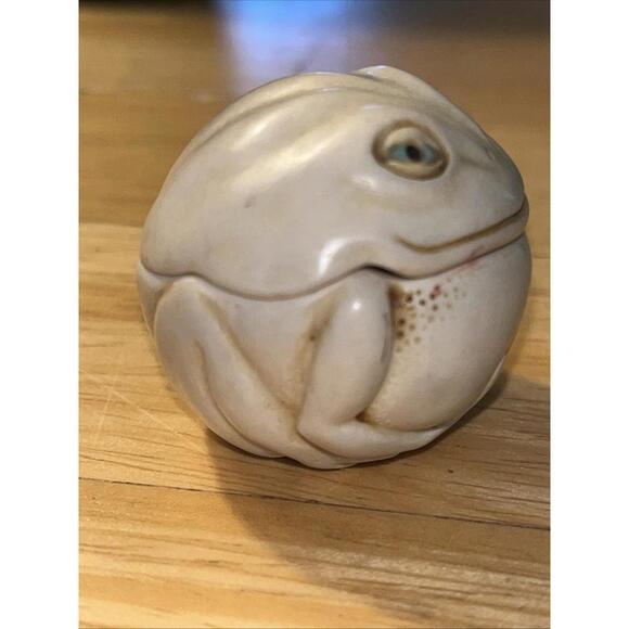 Harmony Kingdom - "Divine" - Frog - Roly Poly - Trinket Box - Picture 2 of 9